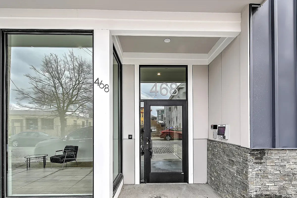 468 W Fountain St — Photo 2