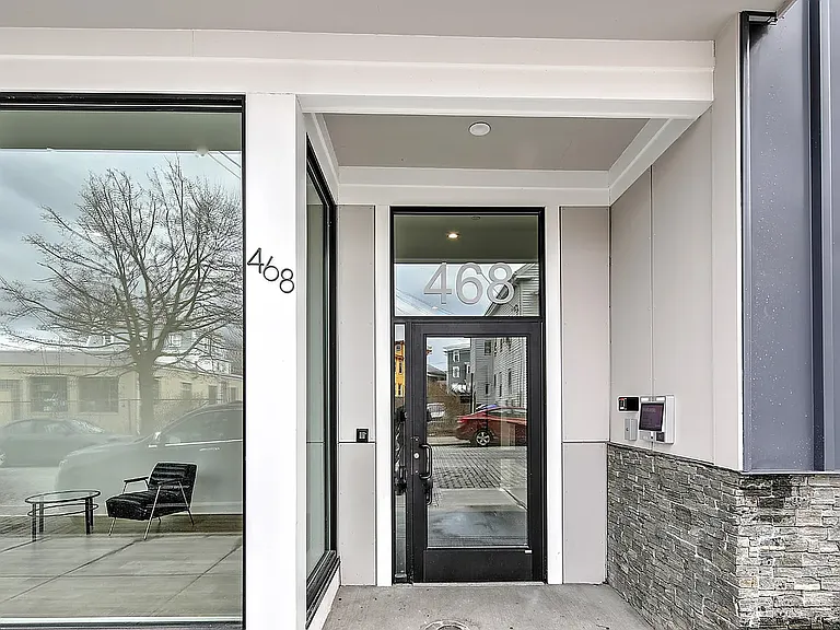 468 W Fountain St — Photo 2