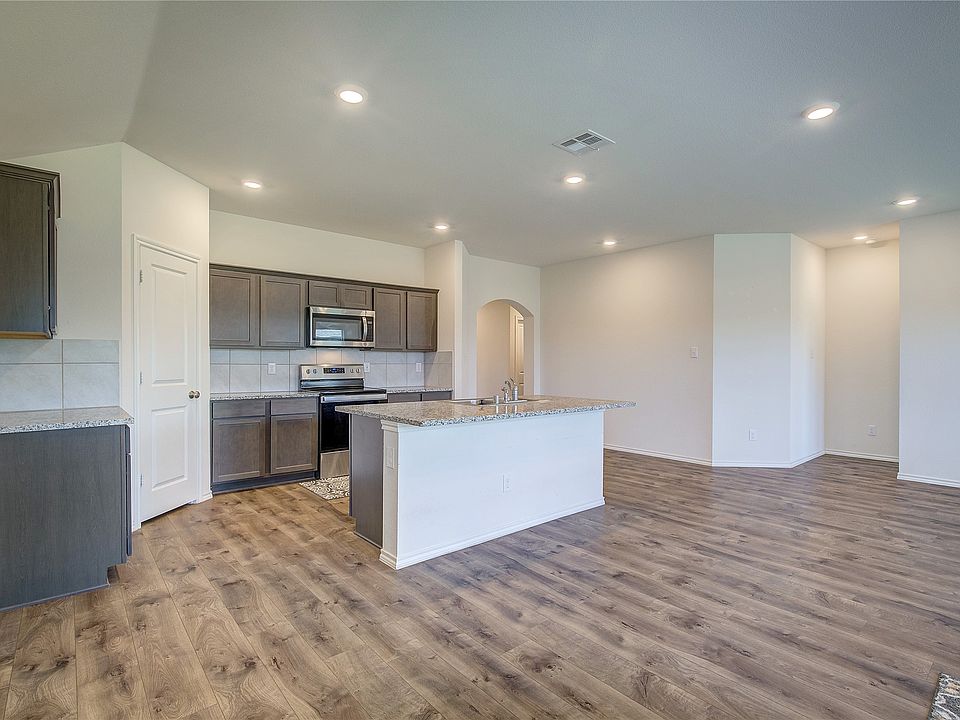 1st image of 702 Saddle Oak Ln