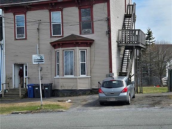 2nd image of 148 Broad St