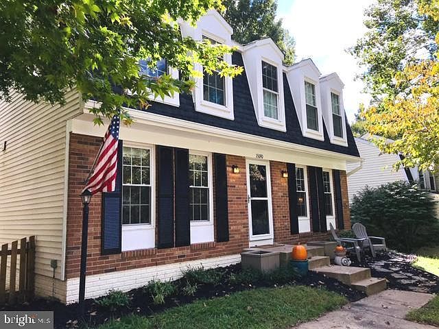 Beautiful Move In Ready Colonial!