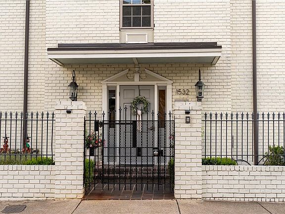 3rd image of 1532 Saint Andrew St APT 202