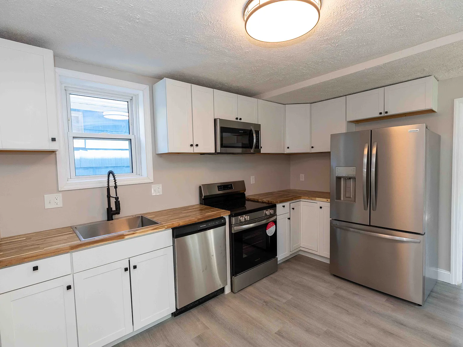3 bed, 1480 sqft, $1,995 — Photo 2