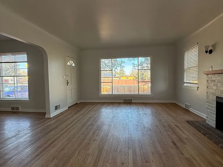 605 E Prospect Rd — Photo 3