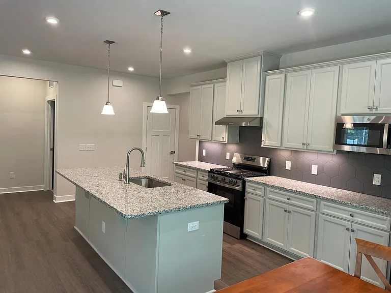 2116 Sounders Ln NE — Photo 8