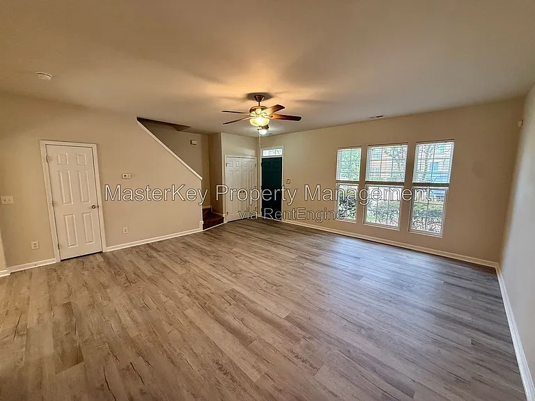 414 Walnut Woods Dr — Photo 8
