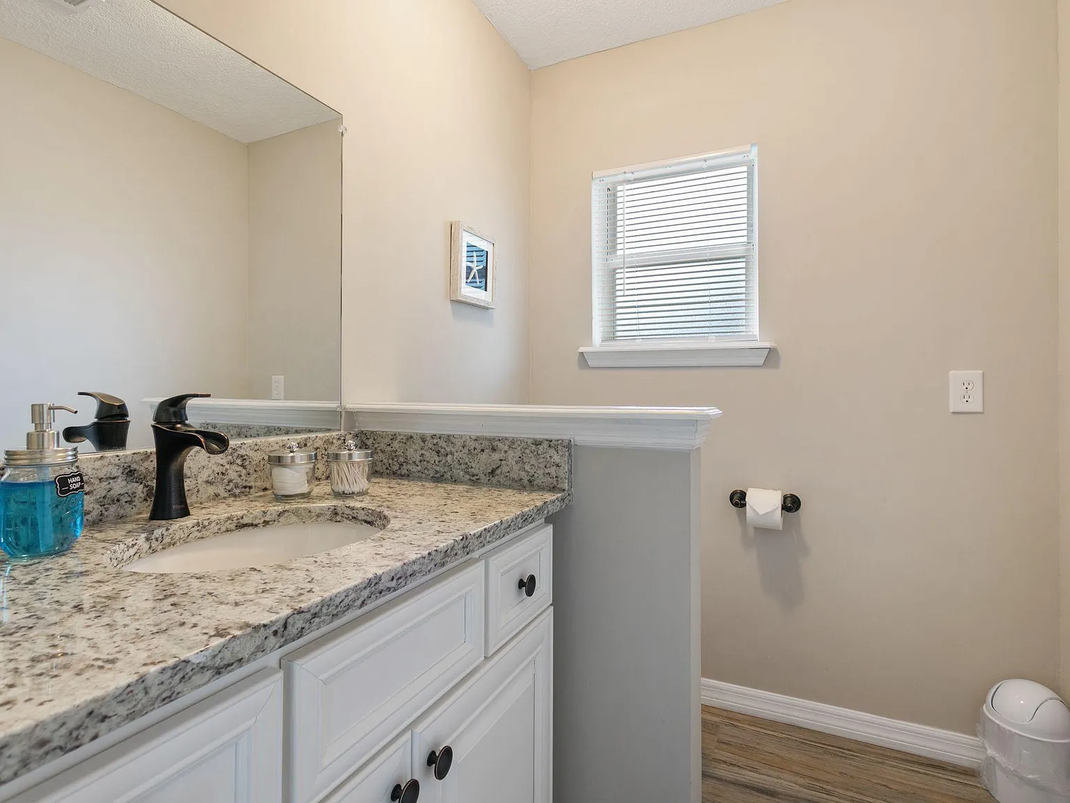 4 bed, 2.5 bath, 2264 sqft, $1,009 — Photo 4