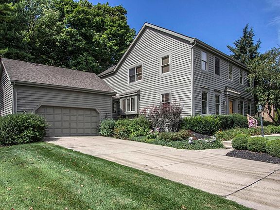 2nd image of 8185 Lake Bluff Ct