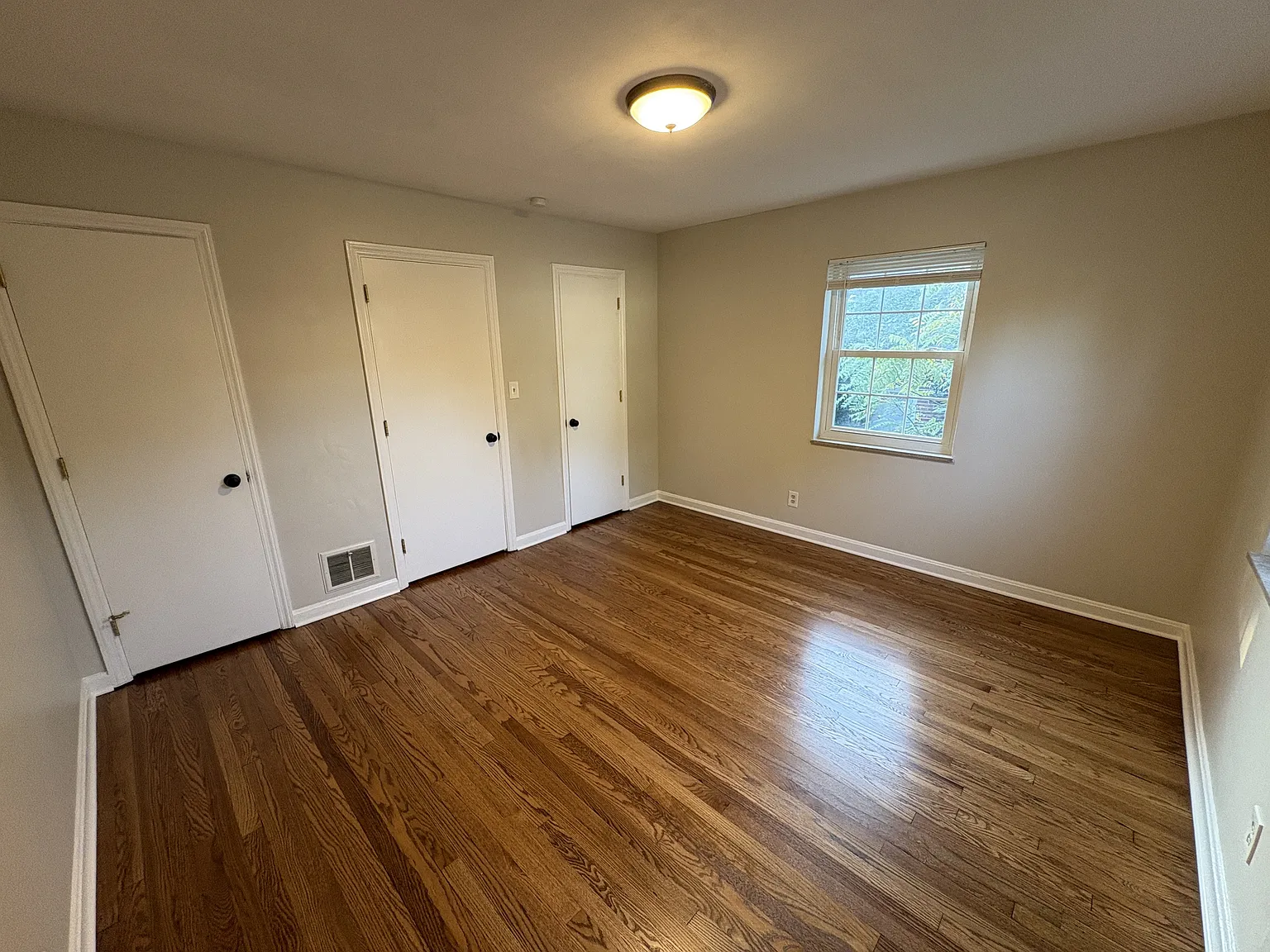 Woodlawn Avenue - 2 — Photo 3
