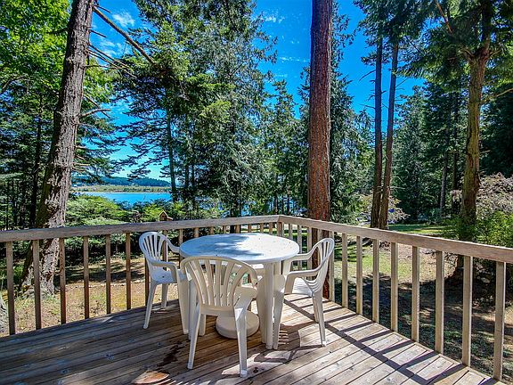 Water view deck
