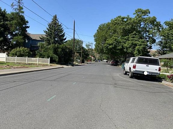 Exterior Neighborhood (street photo)