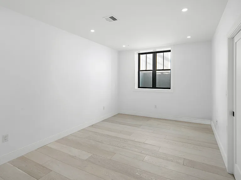 21 Woodbine St #21 — Photo 19