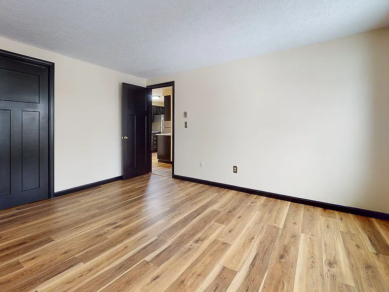 Beacon Court — Photo 18
