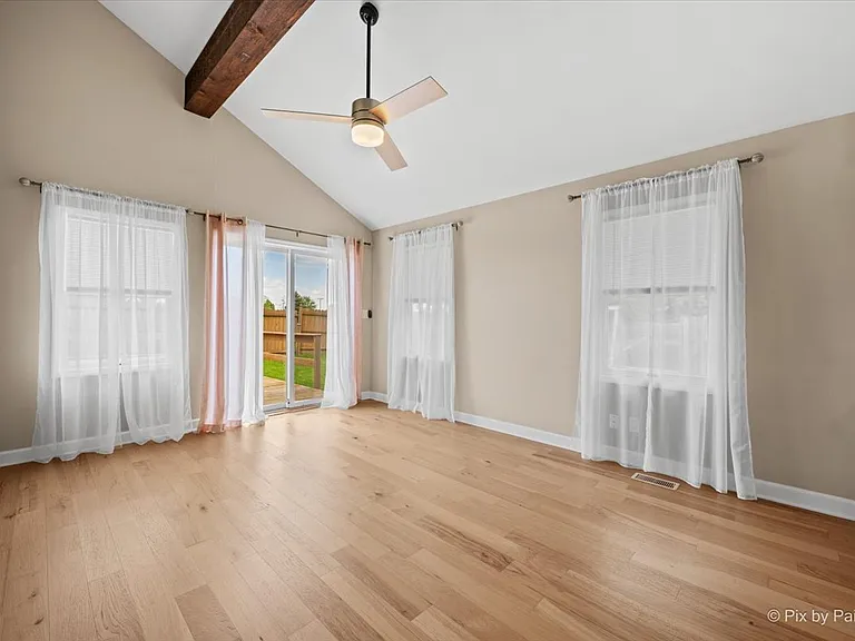 702 N View St — Photo 12