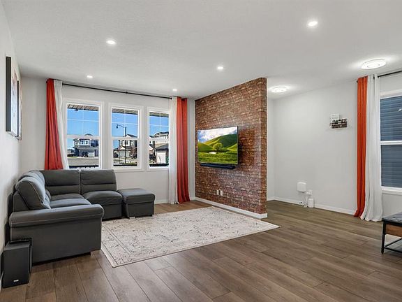 5th image of 130 W Dawson Harbour Rise