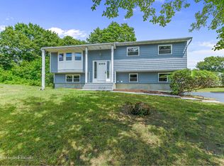 1 Carmella Ln, Lake Grove, NY 11755