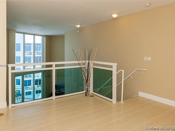 4th image of 3000 NE 188th St APT 710