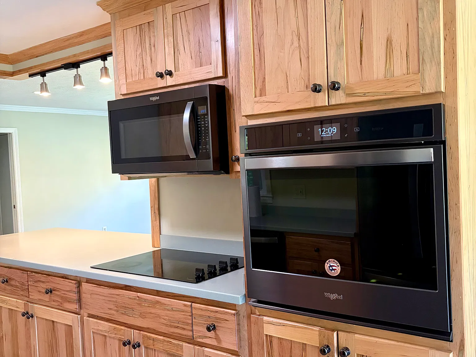 3 bed, 1882 sqft, $2,450 — Photo 3