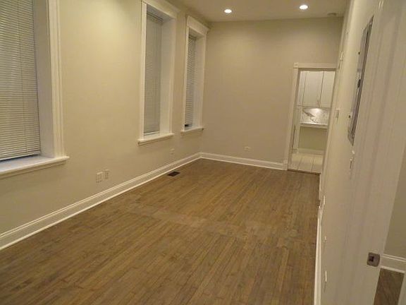 3rd image of 1361 N Ashland Ave
