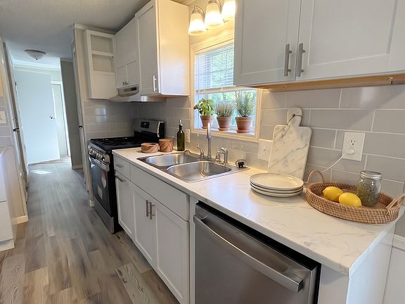 2nd image of 73 Ashley Cir #28