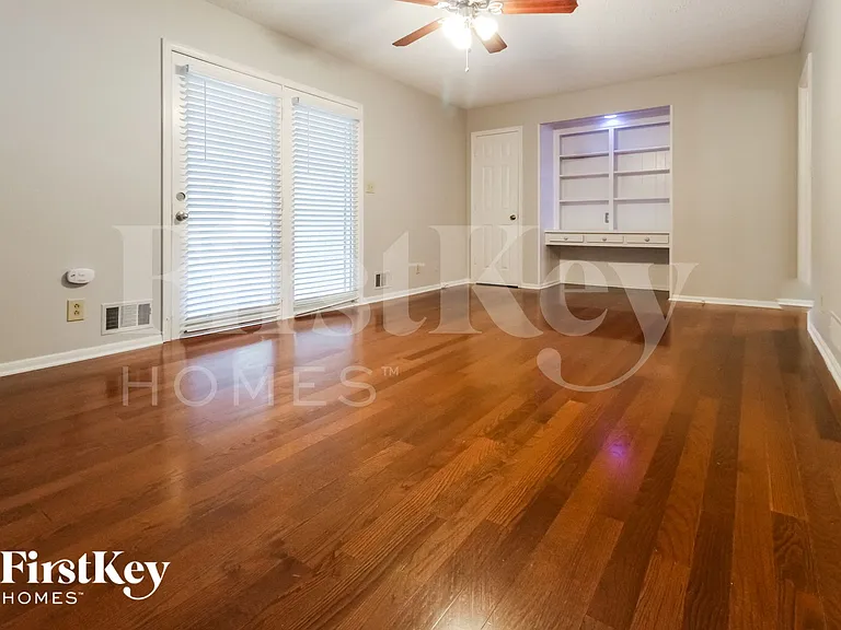 2256 Street Deville — Photo 3