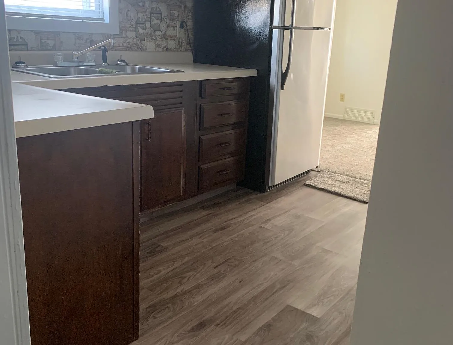 2 bed, 700 sqft, $800 — Photo 2