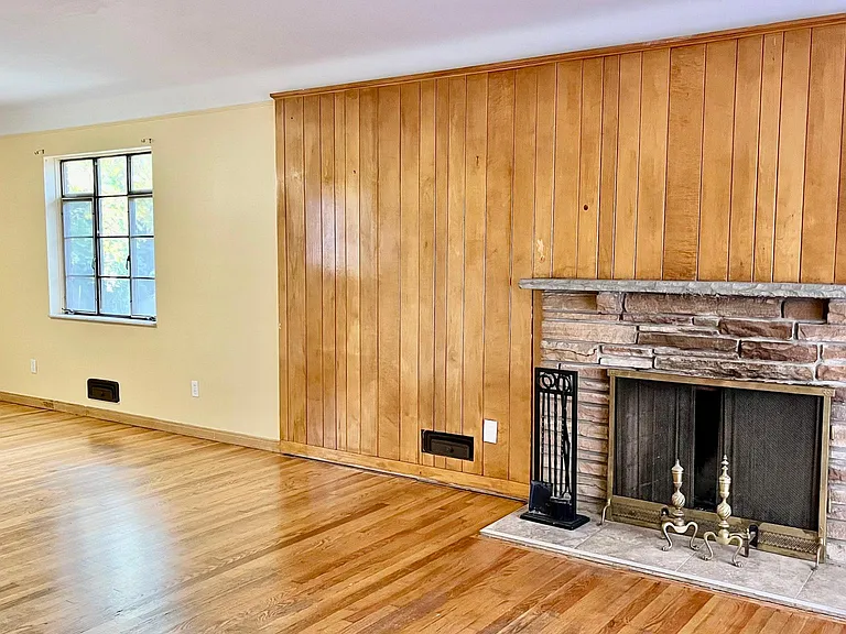 24091 Dante St — Photo 10