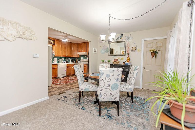 5th image of 68 Fox Avenue