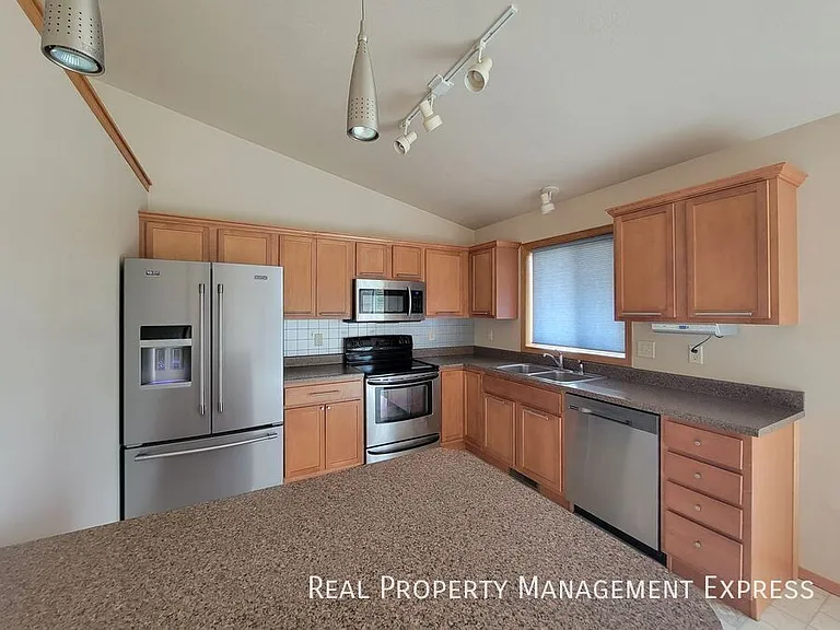 5901 S Mandy Ave — Photo 5