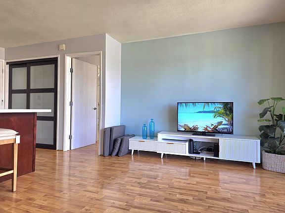 4th image of 2140 Kuhio Ave #20