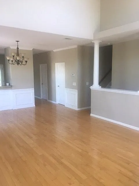 4 bed, 2024 sqft, $3,600 — Photo 3