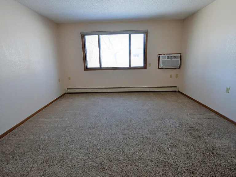 150 5th St S #4 — Photo 6