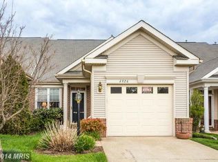 6926 Walnut Hill Dr, Gainesville, VA 20155