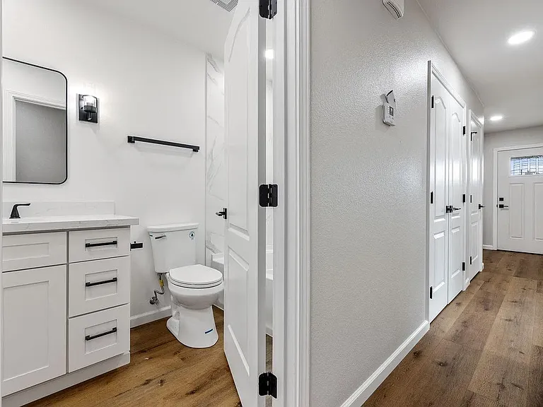 2313 O'Farrell Ave — Photo 6