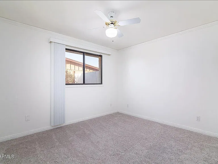 2907 S Elm St — Photo 16