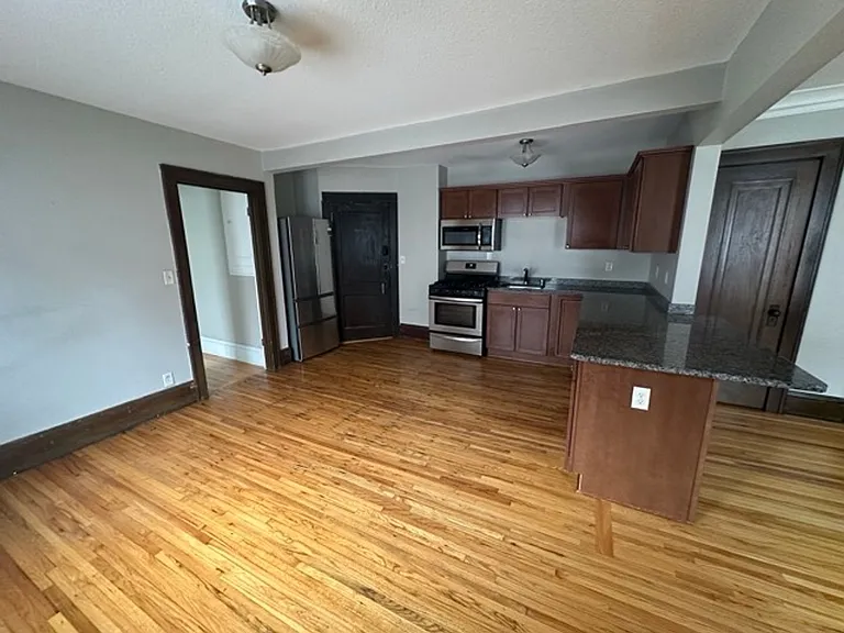 412 Pierce — Photo 4