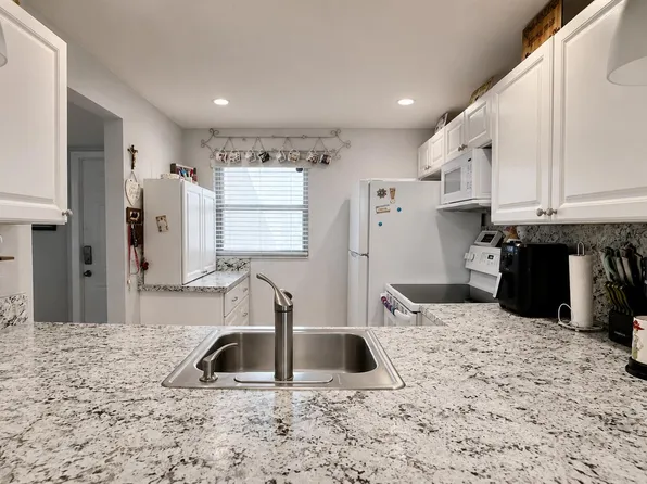 9480 Poinciana Place #201, Davie, FL 33324