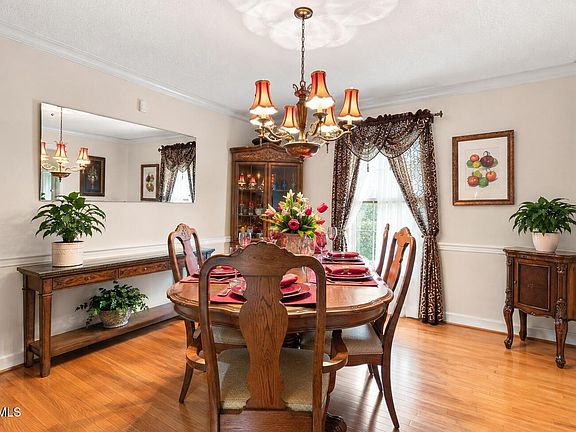 3rd image of 105 Brentwood Drive N