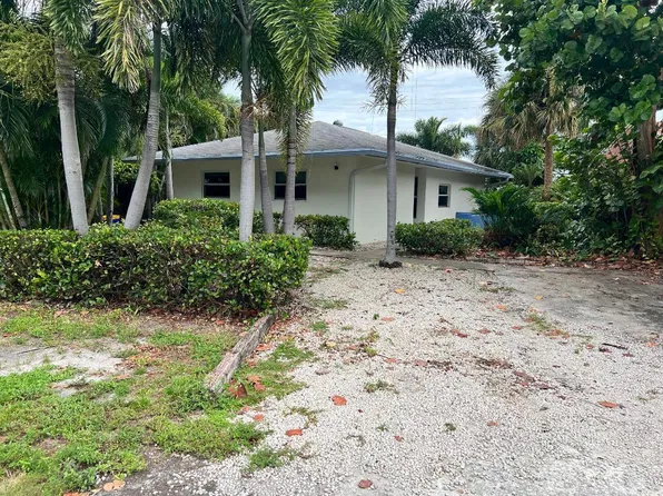 151 Manchester St, Boca Raton, FL 33487