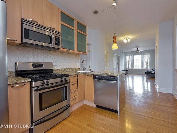 5th image of 3043 W Belle Plaine Ave #3