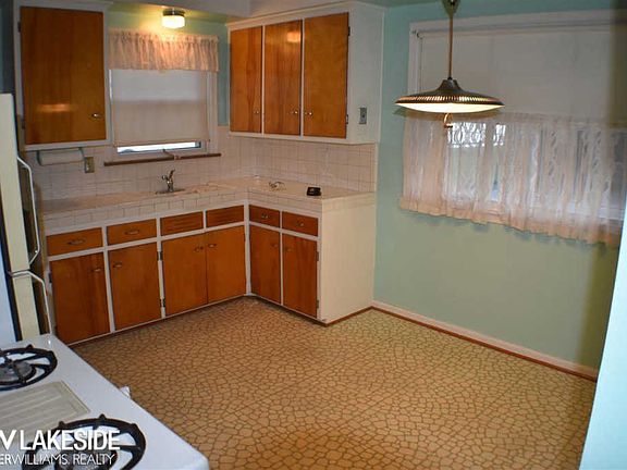 3rd image of 20276 Country Club Dr