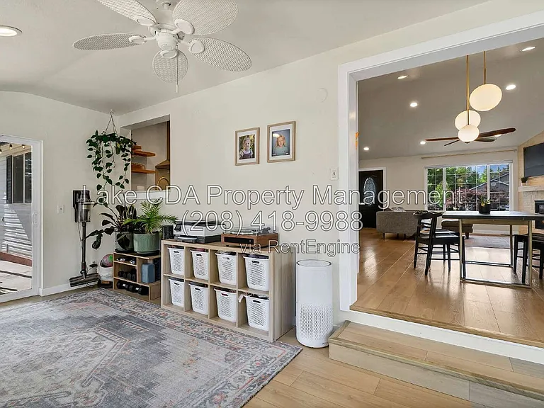 2082 E Greenleaf Ln — Photo 16