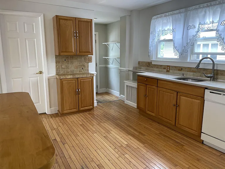 9 Royal Ave — Photo 7