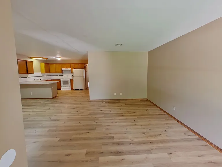 609 S Mount Carmel Ave — Photo 2