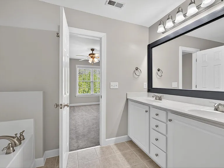 770 Parkside Townes Ct — Photo 35