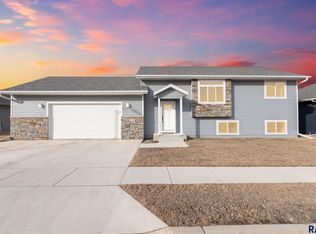 412 E Cairos Pl, Brandon, SD 57005