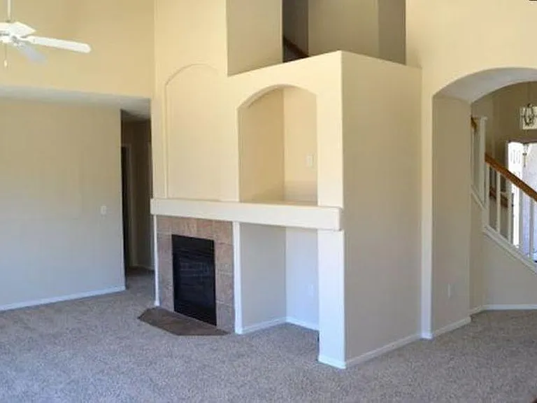 1627 Venice Cir — Photo 8