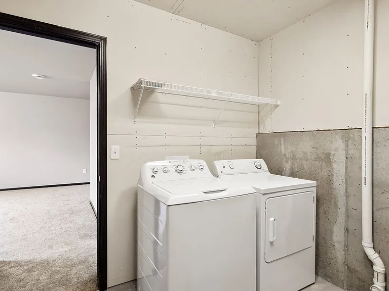 Town Square Townhomes — Photo 39