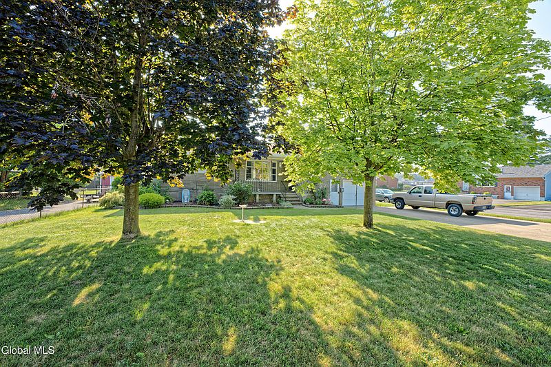 4th image of 2044 Helderberg Avenue