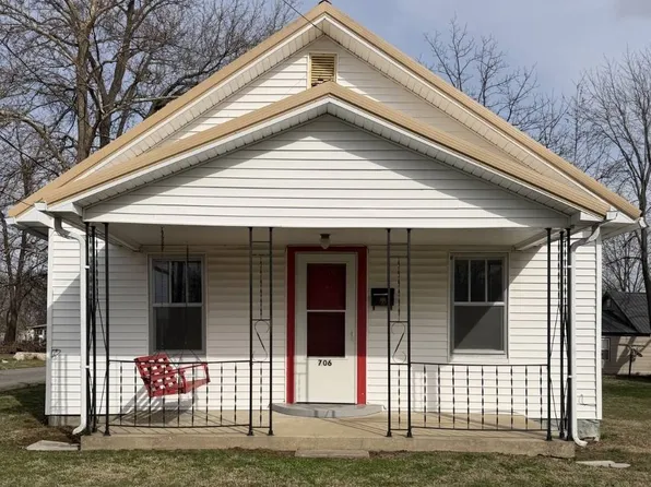 706 SW 6th St, Fairfield, IL 62837